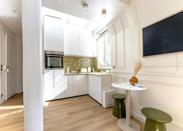 Luxury And Comfort On Champs-elysees * Paris
